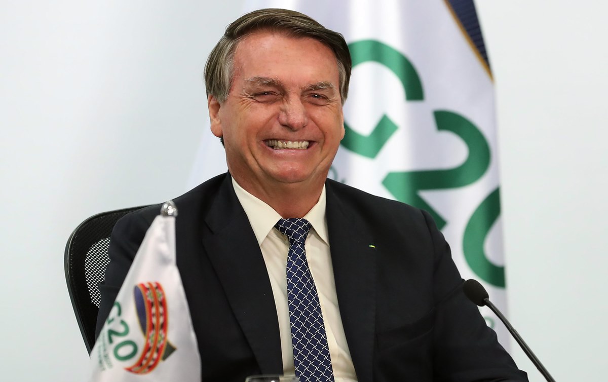 Em live, Bolsonaro ironiza denúncia de pedido de propina que derrubou diretor do Ministério da Saúde